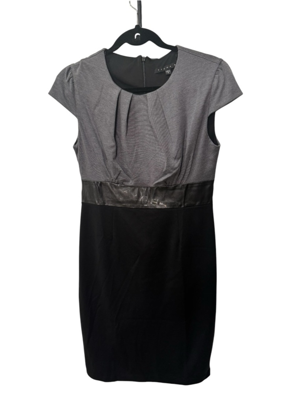Tiana B. black and gray shift dress with a satin waist panel women’s size 6